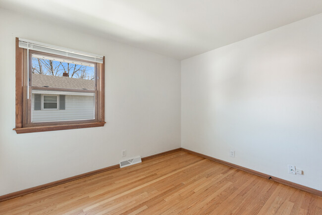 Bedroom - 2827 W Oriole Dr