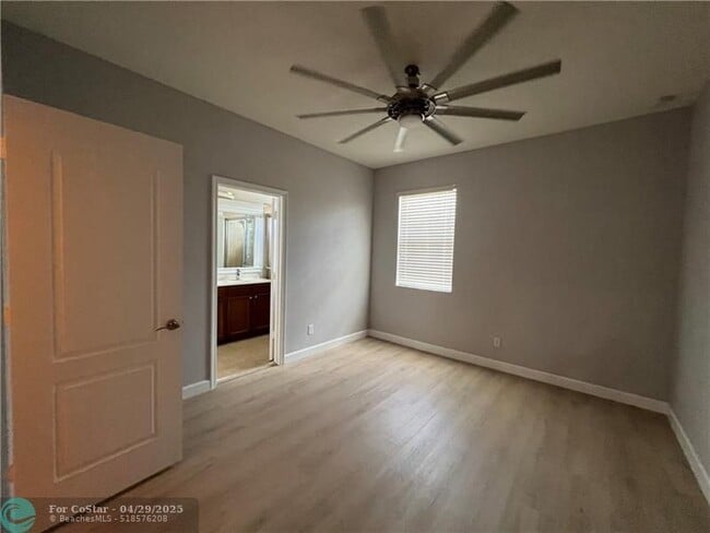Building Photo - 9428 SW Merlin Ct