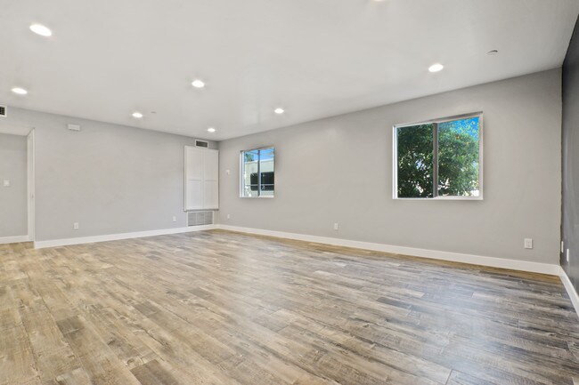 Building Photo - 5258 Oakland St