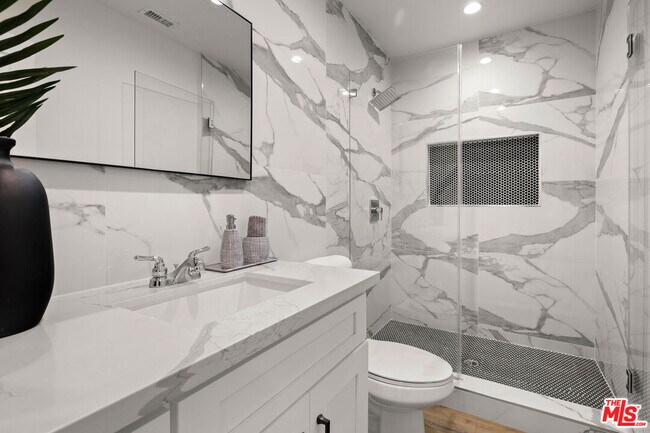 Building Photo - 5928 Tobias Ave