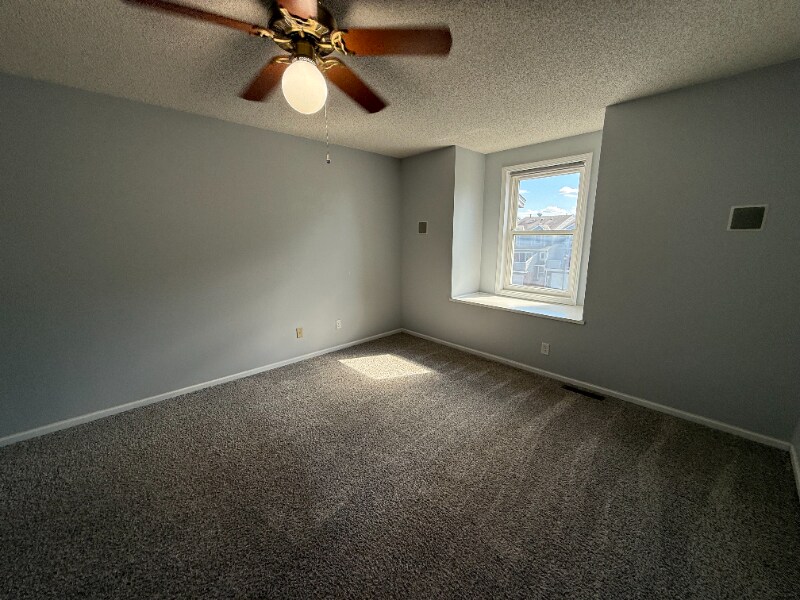 Building Photo - 14357 Estates Ave