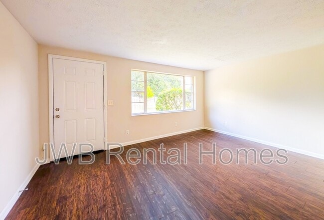 Building Photo - 5742 Newberg Ln