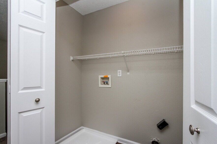 Building Photo - 8020 Lake Tree Cir