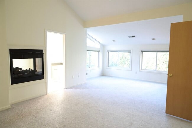 Building Photo - 145 Captain Eames Cir