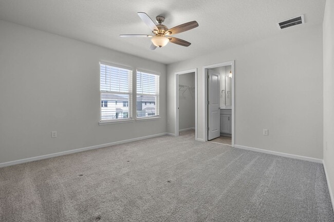 Building Photo - Luxury Living for Lease – 5BR Home with Of...