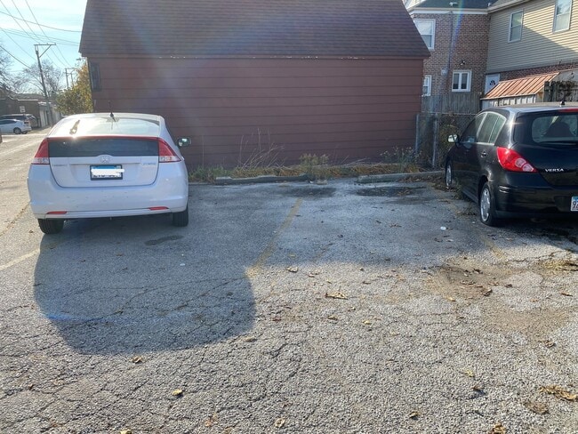 Building Photo - 5815 N Spaulding Ave