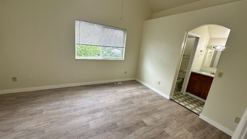 Building Photo - 10830 6th Ave W