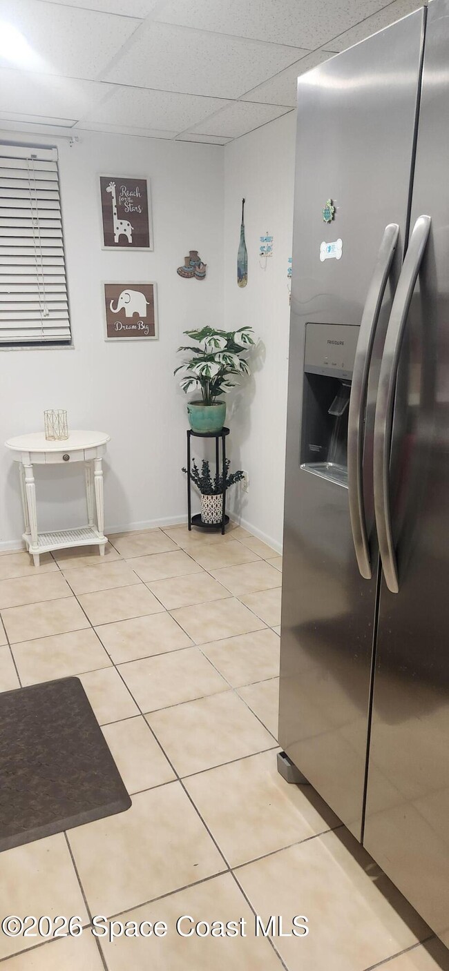 Building Photo - 520 Palm Springs Blvd