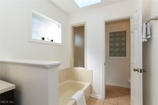 Building Photo - 450 Supplejack Ct
