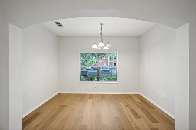 Building Photo - 4207 S Dale Mabry Hwy