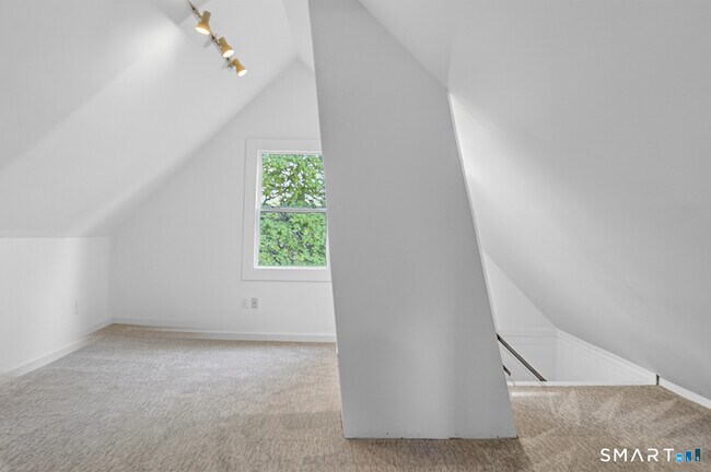 Building Photo - 95 Parrott Ave