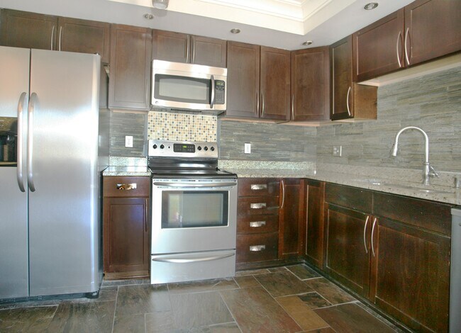 Building Photo - 425 26th St