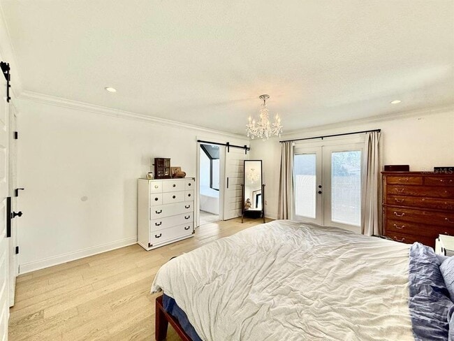 Building Photo - 162 E Davis Blvd