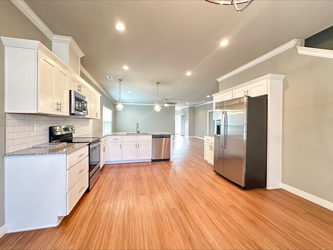 Building Photo - 2067 N Penelope Ln