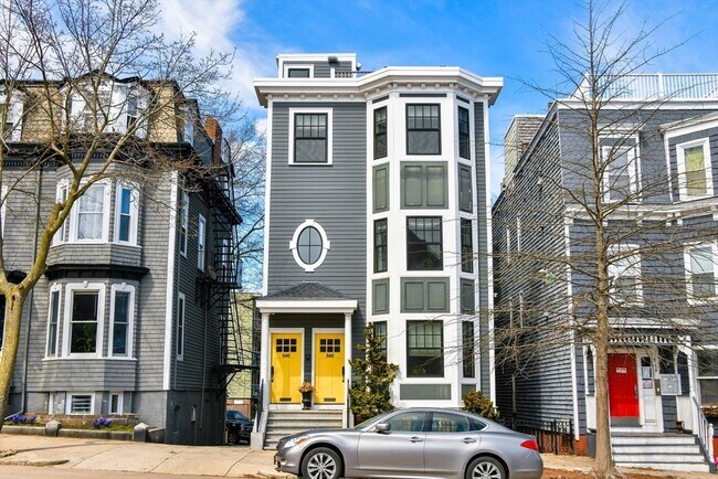 Building Photo - 846 E Broadway