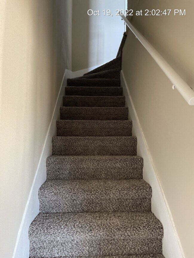 Building Photo - Updated 2 bedroom 1 bathroom home-located in Perry, IA