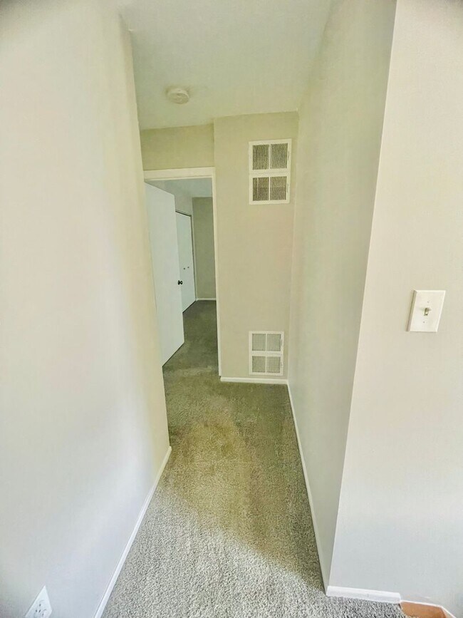 Building Photo - 3-Bedroom 2.5 bath Townhome in Imperial – ...