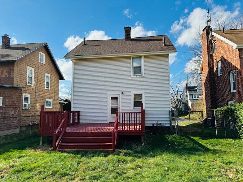 Building Photo - 2550 Fletcher Ave NE
