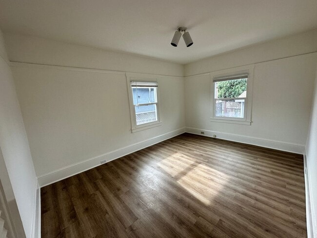 Building Photo - Charming corner lot with great natural light