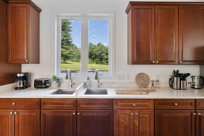 Building Photo - 163 Silver Lake Rd