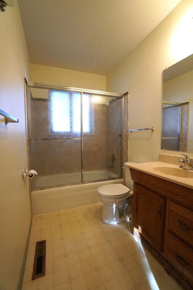 Building Photo - 4750 S Splendid Cir