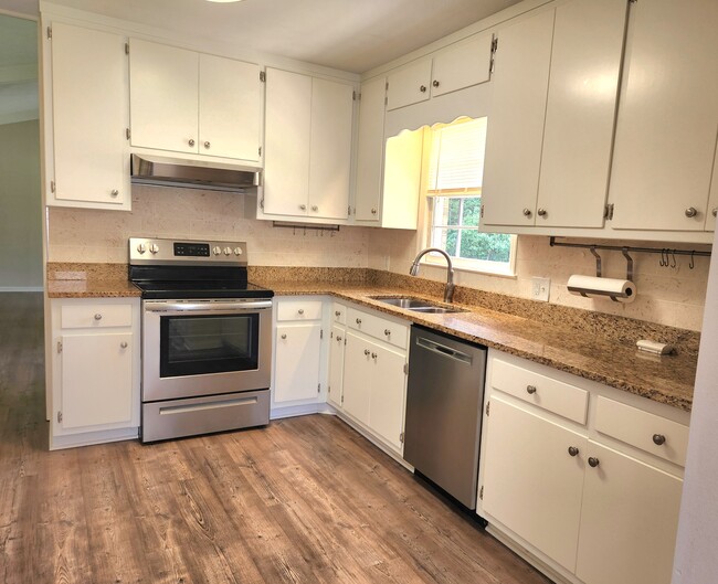 Building Photo - 1482 Wesley Dr