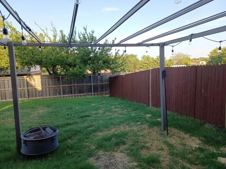 Building Photo - 326 Austin Ave