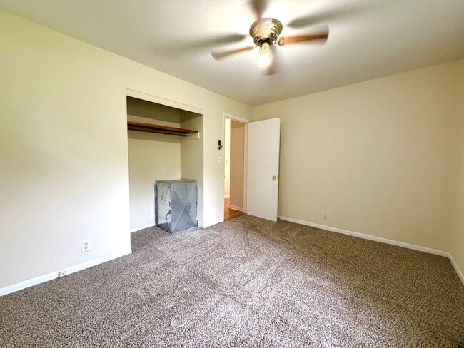 Building Photo - 221 Mills Dr