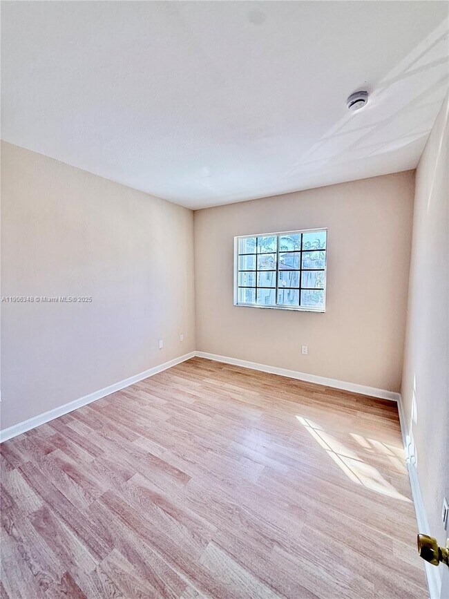 Building Photo - 2665 NE 4th St