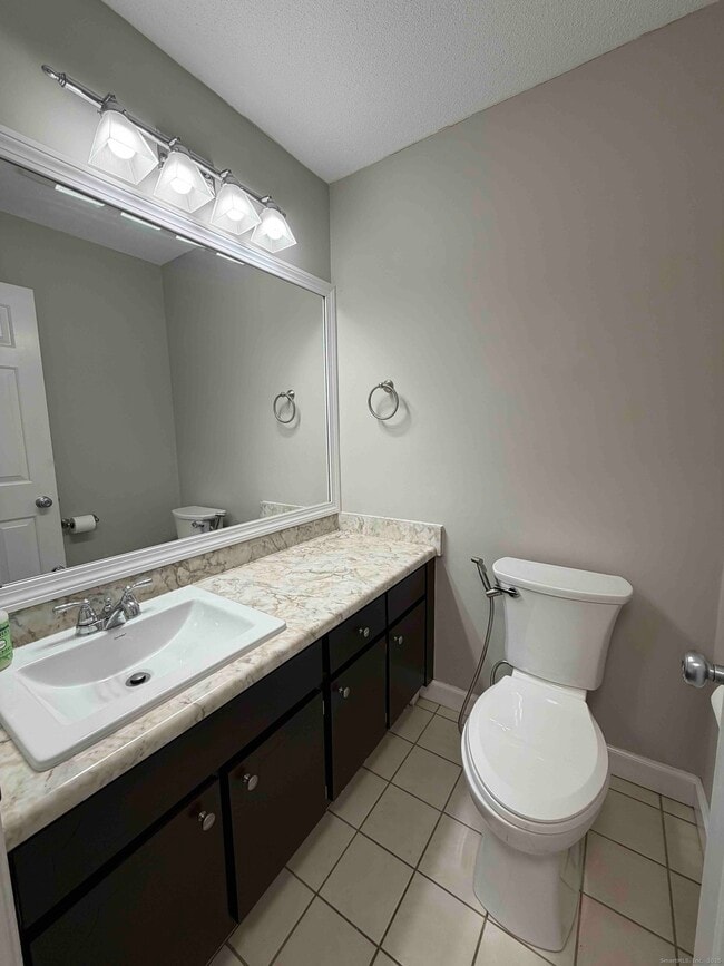 Building Photo - 6 Tunxis Village