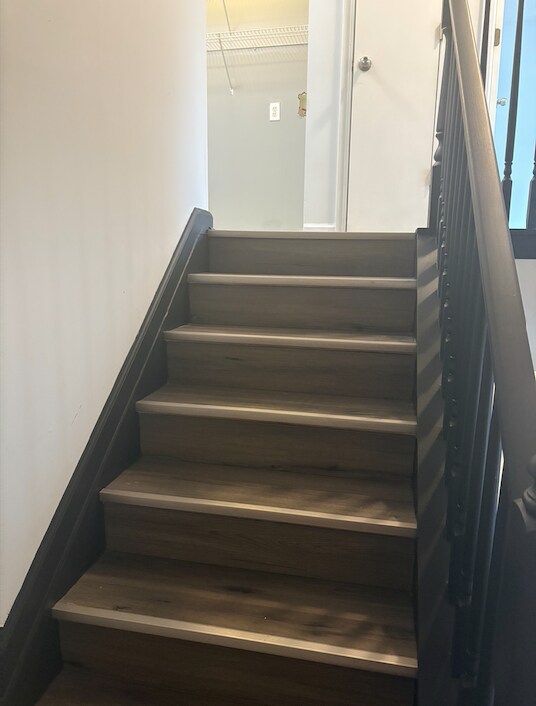 Stairs - 2454 Laurel Cir NW