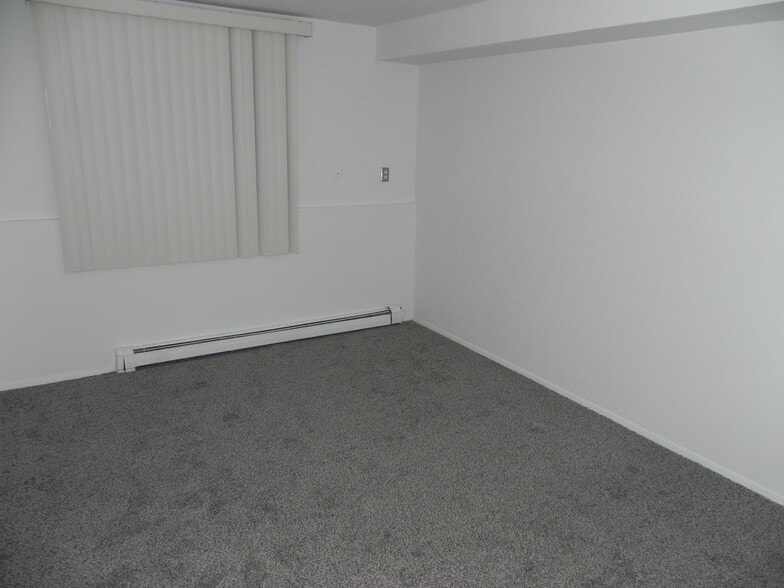 Building Photo - 125 Twin Oaks Dr