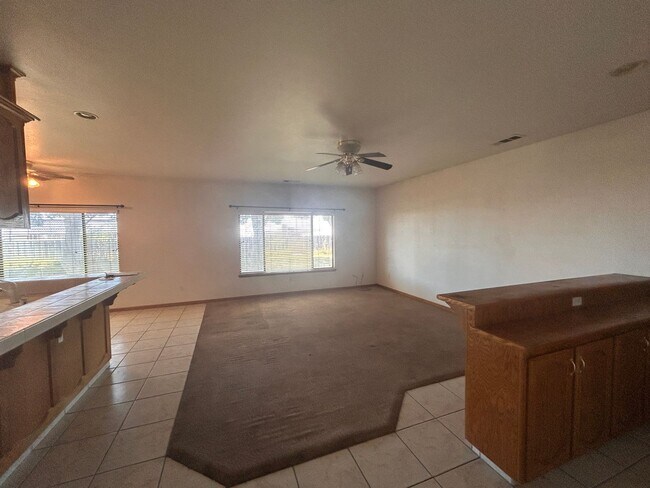 Building Photo - Large welcoming space in the Country waiting for you