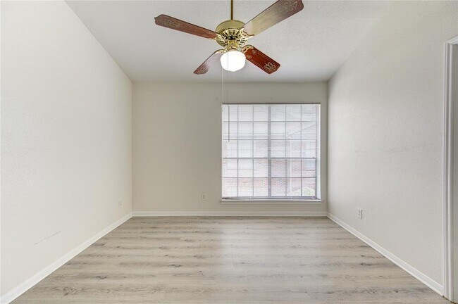 Building Photo - 2121 El Paseo St