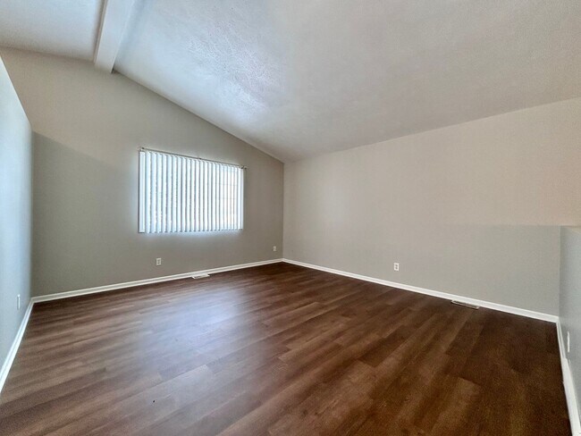 Building Photo - 4 Bedroom 2 Story Home in Northeast GR!