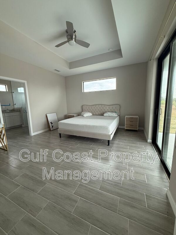 Building Photo - 2609 NE 5th Pl