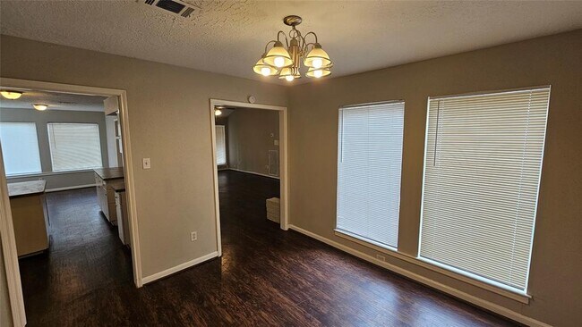 Building Photo - 10022 Windriver Dr