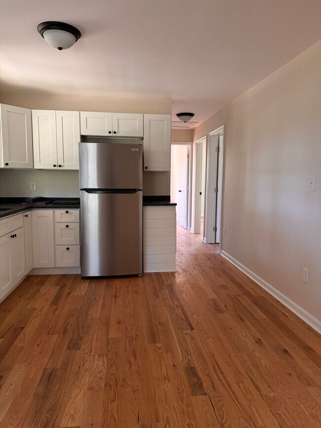 Building Photo - 3 Bedroom || 1 Bathroom - Single Family Home