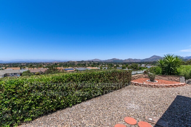 Building Photo - 12146 Lomica Dr