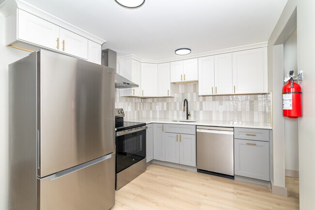 Building Photo - 4 Magnolia Ct