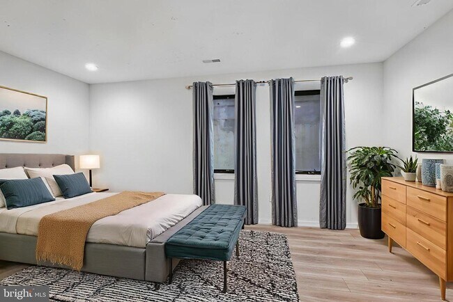 Building Photo - 385 Martin St