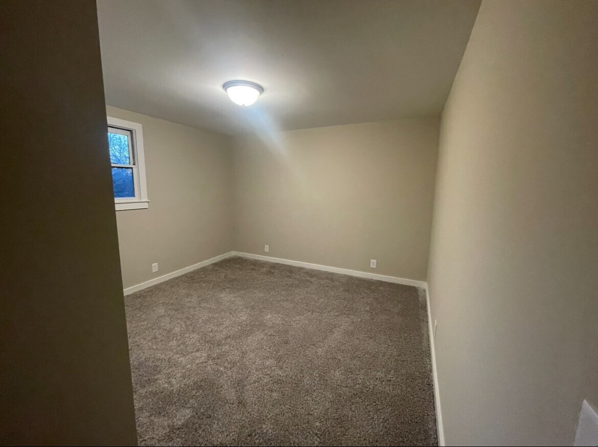 Building Photo - 150 Faulkner Ln