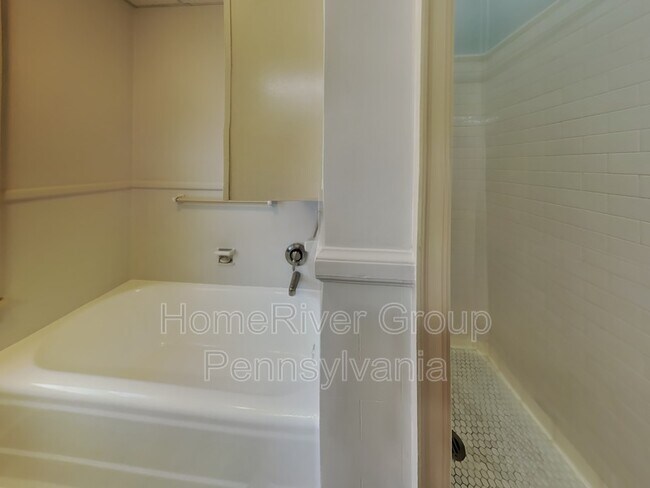 Building Photo - 118 S Hanover St
