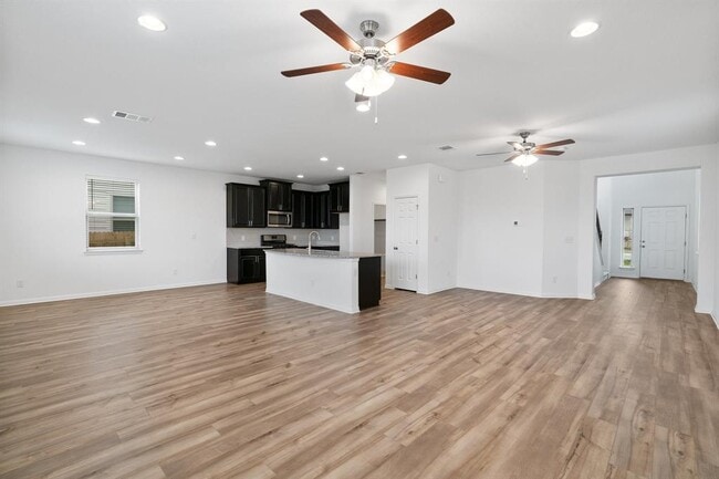 Building Photo - 405 Staunton Dr
