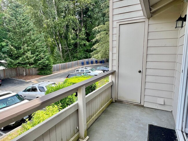 Building Photo - Woodinville ~ Woodland Hills Condo