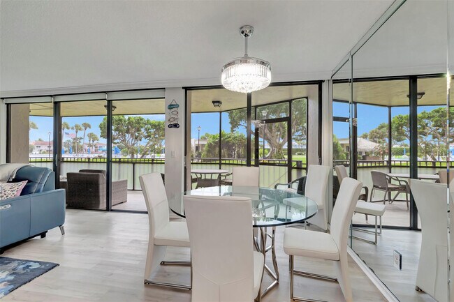 Building Photo - 899 Jeffery St