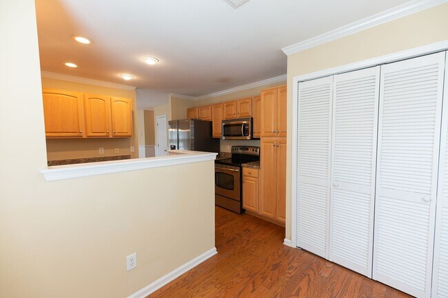 Building Photo - 111 Goldfinch Ave