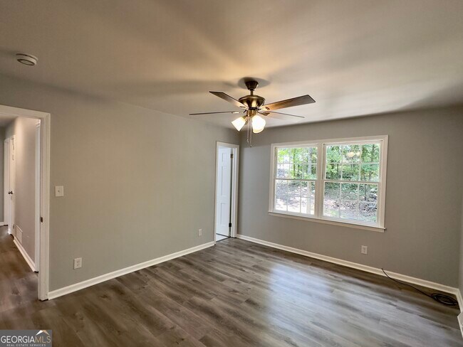 Building Photo - 6 Westlyn Dr