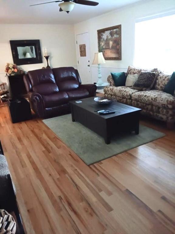 Building Photo - 144 Highview Dr