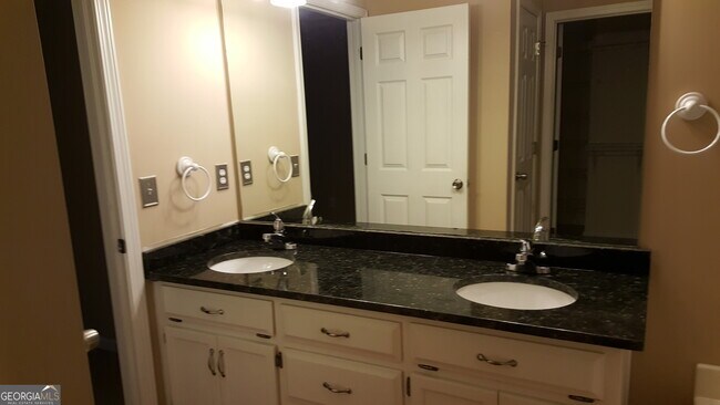 Building Photo - 2807 Forest Wood Dr